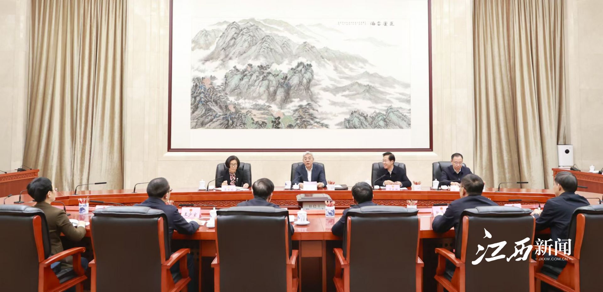 省人大常委会党组（扩大）会议召开，尹弘主持并讲话